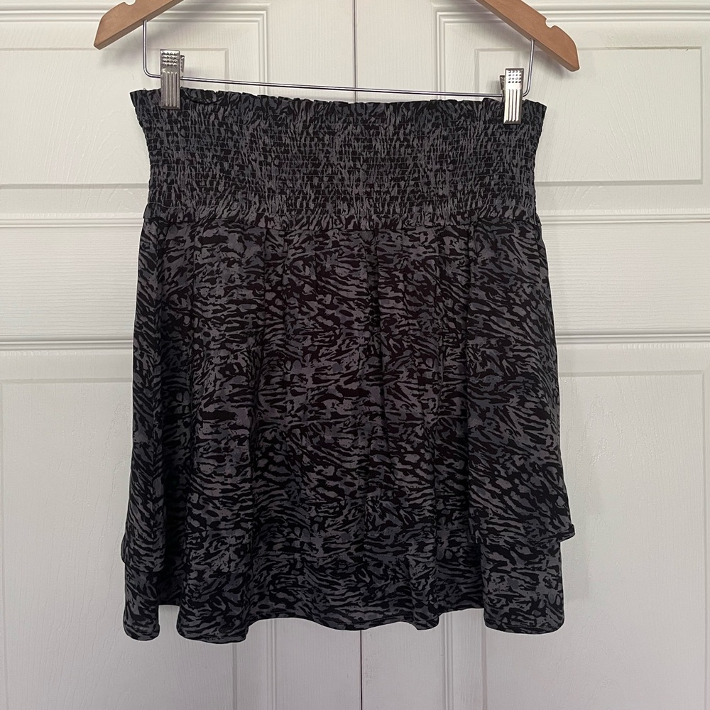 {Rails} Addison Mini Skirt in Charcoal Abstract Animal Print - Size Medium - Picture 7 of 12